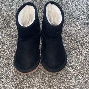 Toddler black boots. Size 5.